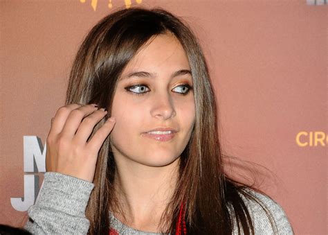 Die tochter von michael jackson soll laut insidern von 'tmz' nach jahrelanger funkstille wieder mit ihrer leiblichen mutter vereint sein, die 2001. Paris Jackson stolz: Mutter Debbie Rowe hat Chemotherapie ...