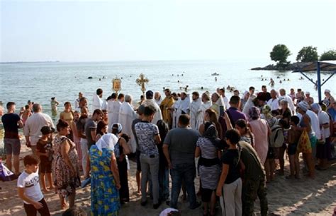 Яке сьогодні церковне свято 29 липня 2021 (четвер) У свято Хрещення Київської Русі відбулось масове хрещення ...