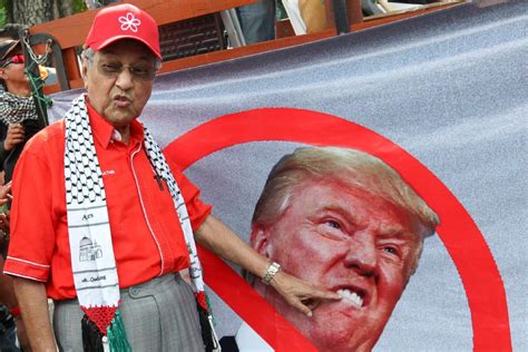 Kuala lumpur, 21 nov — tun dr mahathir mohamad menjelaskan beliau bukanlah punca datuk seri anwar ibrahim gagal menjadi perdana menteri. Tun Mahathir calls Trump 'international bully' | New ...