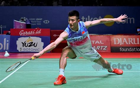 Akibat tekanan gencar lee zii jia, praktis chen long tak mampu berbuat banyak di gim kedua. Zii Jia malukan Chen Long | Harian Metro