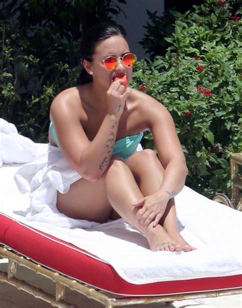 Demi Lovato Lounges By The Pool In Her Bikini Photo My Xxx Hot Girl