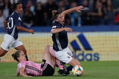 En este país, se han fomentado otros deportes en la rama femenina, como el hockey y el vóley, aunque. Caras | Mundial de fútbol femenino: la Selección argentina ...