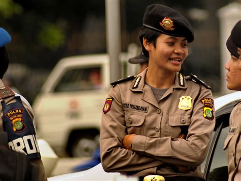 Indonesian Police Officer [1600×1200] Click Here For Highest Resolution The Photos Will Never Stop