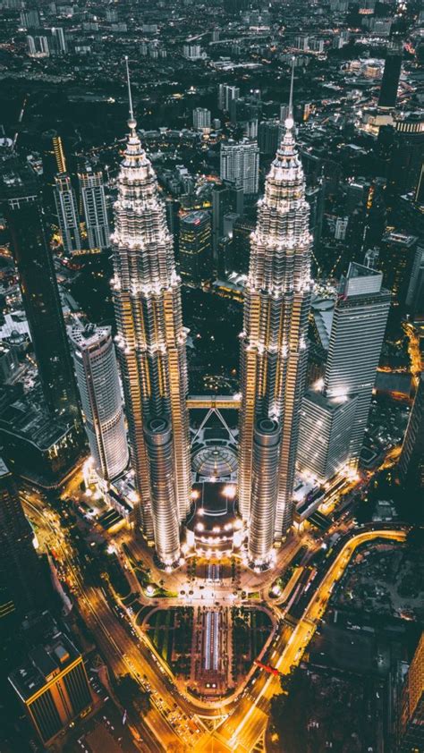 Meanwhile, the population of malaysia is ~32.7 million people (33.1 million more people live in united kingdom). A Quick Guide to Kuala Lumpur | WORLD OF WANDERLUST