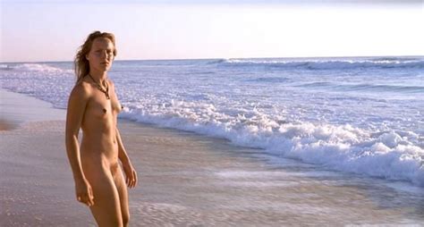 Maya Gaugler Nude Sous Le Sable Pics Gif Video