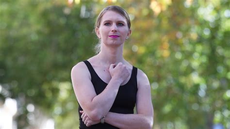 ‘im Really Opening Myself Up Chelsea Manning Signs Book Deal The