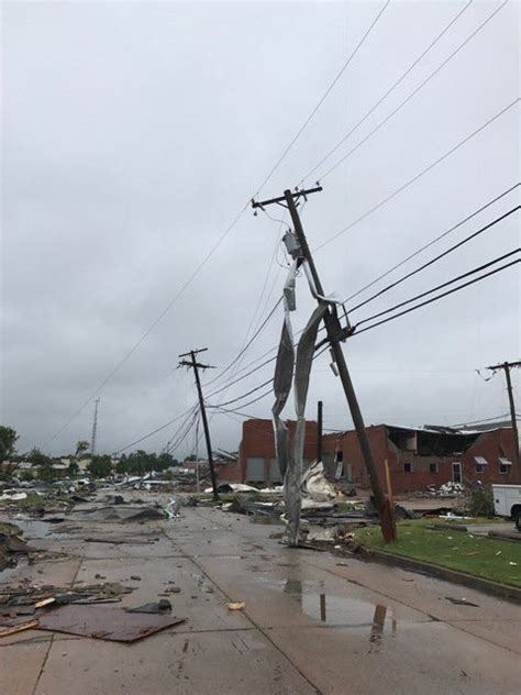 Tornado Touches Down In Tulsa Oklahoma At Least 25 People Injured In