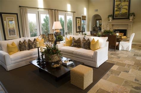 Incorporating earth tone decor into a space provides a comforting and timeless environment and it's also the perfect way to keep your home feeling warm and inviting as the temperature gets cooler outside. Beautiful Living Rooms with Earth Tones • Art of the Home