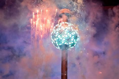 How To Watch The New Years Eve 2022 Ball Drop Live Plus Every Tv