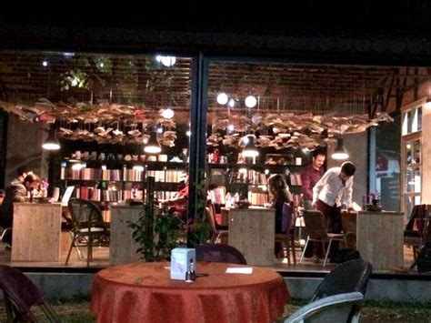 Adana'da bugün nöbetçi olan eczaneler hakkında detaylı bilgileri öğrenmek isteyenler bu sayfayı inceleyebilir. Hoşgeldin Nöbetçi Kütüphane! - Kitap Dergisi