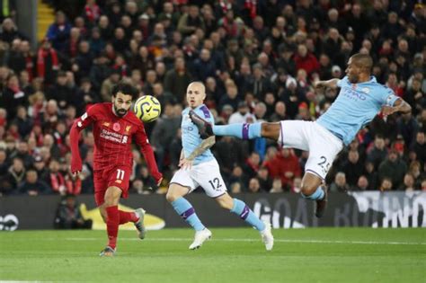 Pak se ale ukázala mentální síla anglického celku a skvělé individuální. Liverpool go eight points clear with 3-1 win over Man City ...