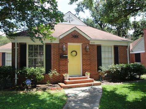 But the red brick ranch has seen a lot. fd24dfc74769d062d50f047ef52b721c.jpg 1,200×900 pixels ...