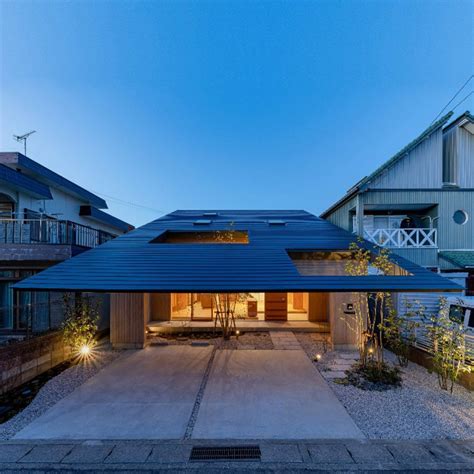 Extended Eaves Shelter Garden Of Imaise House By Tatsuya Kawamoto