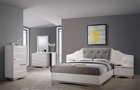 Alessandro Glossy White Platform Bedroom Set From Coaster Coleman