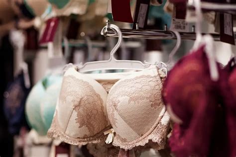 Scientists Explain Why Women Need To Stop Wearing Bras