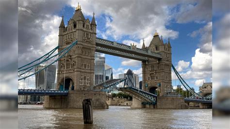 Londons Famous Tower Bridge Gets Stuck In An Open Position Leaves