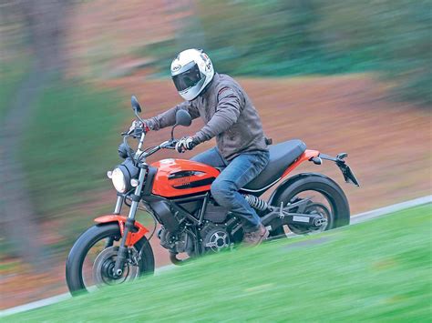 Ducati Scrambler 400 Sixty2 Review