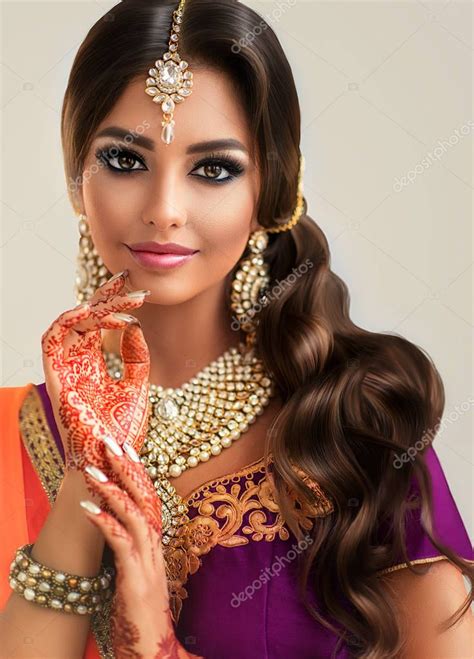 Beautiful Indian Girl — Stock Photo © Sofiazhuravets