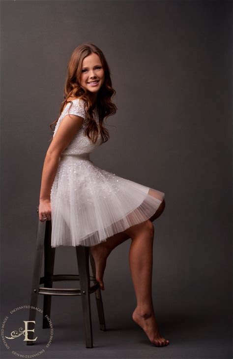 KA5A9120flat | Senior portraits girl, Studio photography poses, Indoor
