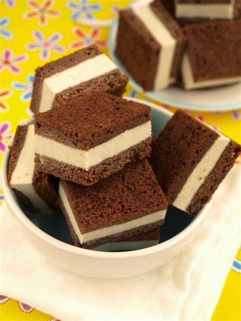 La torta kinder fetta al latte è un dessert estivo che piace a grandi e piccoli, ideale da servire a fine pasto o gustare 3. The Supreme: Torta tipo Kinder Fetta al Latte