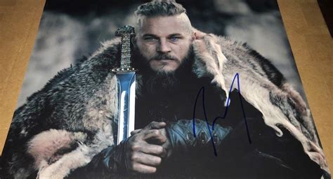 Travis Fimmel Vikings Actor Hand Signed X Autographed Photo Coa