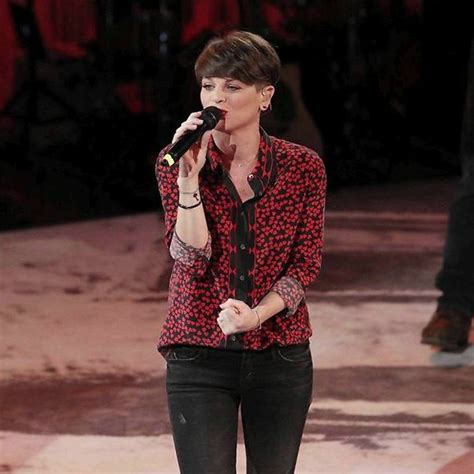 She was the winner of the 2009 edition of the italian talent show amici di maria de filippi. Alessandra Amoroso lascia la musica e si dedica al gossip