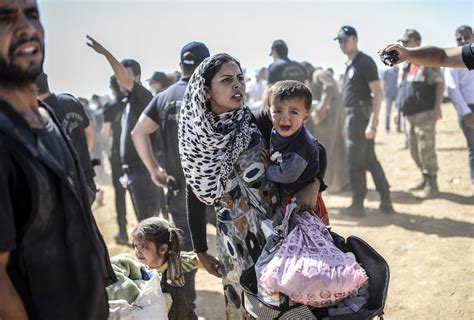 Photos Show Unprecedented Shift Of Refugees Into Turkey TIME