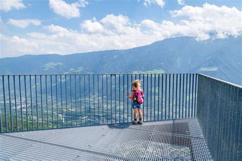 Auf Der Aussichtsplattform Unterstell Wandern In Südtirol And Gardasee