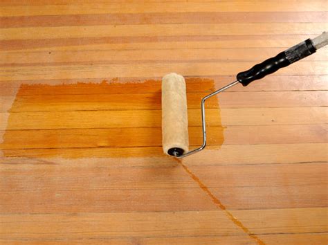 What Brush To Use For Applying Polyurethane - How to apply polyurethane to wood (Step-By-Step Guide)