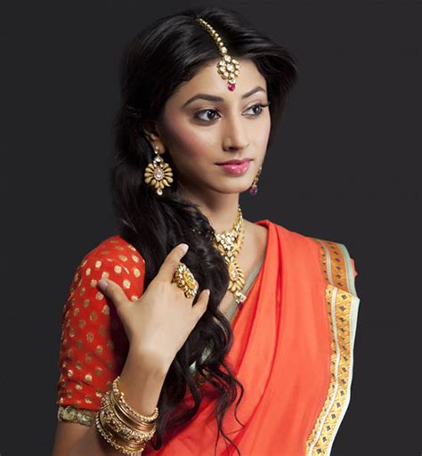 Top 15 Hairstyles For Sarees Pictures For All Types Of Face
