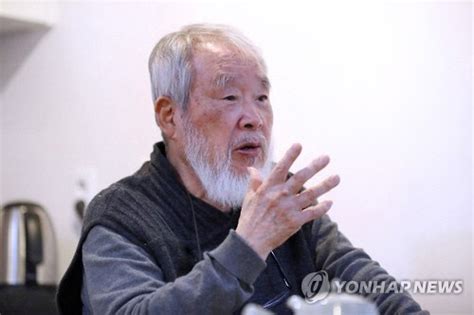김창열은 1929년 평안남도 맹산군 지덕면 송암리에서 김대권과 안영금의 3남 3녀 중 장남으로 태어났다. `물방울 화가` 김창열 자택 미술관으로 재탄생… 시민 품으로 ...