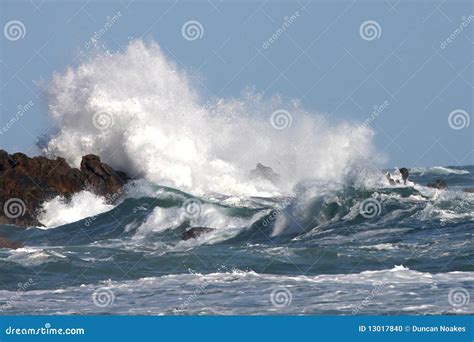Stürmisches Meer Und Wellen Stockfoto Bild Von Himmel Draussen 13017840