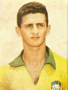 No dia 27 de janeiro de 1930, às 14 horas, foi assinada a ata de fundação do são paulo futebol clube, no número 28 da praça da república, 4 nascido da união entre a associação atlética das palmeiras e o club athlético paulistano, ficando como data magna do clube o dia 25 de janeiro de 1930, 5 dia e mês de preferência de seus fundadores por se tratar da data em que foi fundada. Zizinho | Voetballers, Voetbal