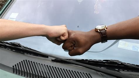 Kata kata bijak adalah sebuah kalimat yang di dalamnya mempunyai makna memberi semangat pada para pembacanya. 15 Kata-Kata Bijak tentang Kehidupan dalam Bahasa Jawa ...