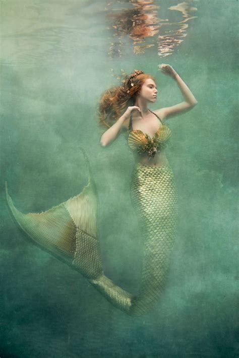 13 Beautiful And Dramatic Underwater Portraits Mermaid Photography