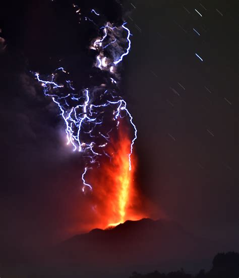 Chiles Spectacular Calbuco Volcano Eruption Lightning Lava And A
