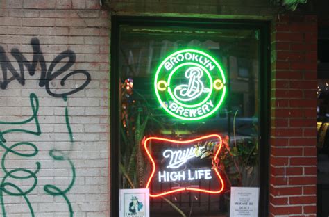 The Anatomy Of A Good Dive Bar Huffpost