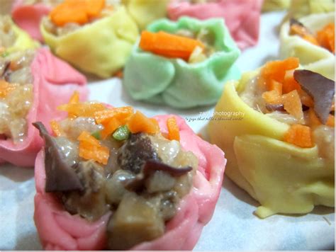 Campurkan bahan seperti fillet ayam yang sudah dicincang halus dengan udang. seteguk zamzam sebutir tamar: RESEPI SIHAT : DIMSUM : SIEW MAI