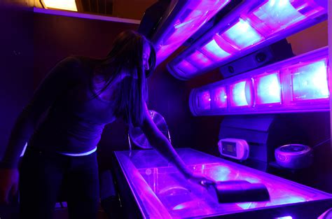 Fda Proposes New Tanning Bed Warnings The New York Times