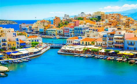 أجمل الجزر اليونانية السياحية يسهل الوصول إلى الجزيرة الواقعة على بعد