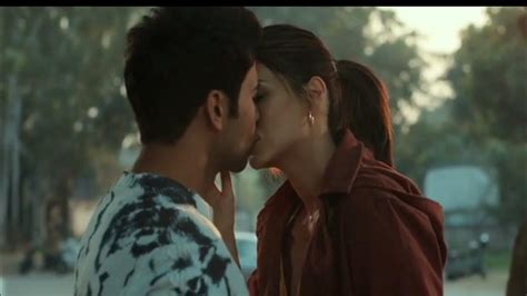Kriti Sanon And Rajkumar Rao New Hot 💋 Kiss Youtube