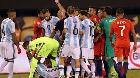 Más allá de las enormes diferencias deportivas en cuanto a lo futbolístico entre ambos países, existe cierta rivalidad principalmente por parte de chile en el ámbito futbolístico, alimentado. ¿Quién ganará el partido Argentina vs. Chile por el tercer ...