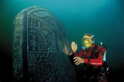 The Ancient Egyptian Lost City Of Heracleion Was Discoʋered Underwater And Explored After 1 200