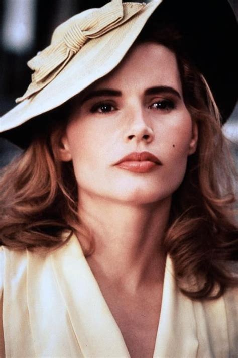 Thelma louise susan sarandon geena davis 10 film iconic movies old movies 1990s movies iconic movie characters women characters. Eine Klasse für sich (With images) | Geena davis, Movie ...