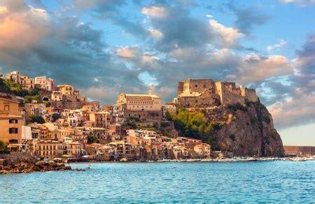 Calabria is a region in southern italy, it forms the metaphorical toe of the italian boot. Reggio di Calabria - The Heart Of The Mediterranean