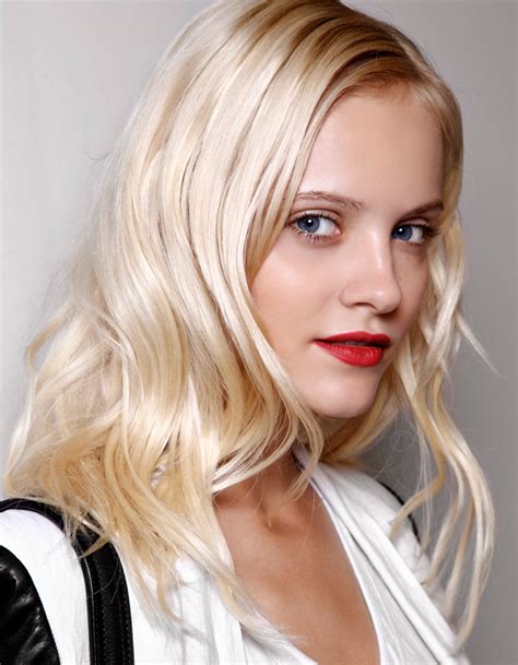 Le cheveu blond platine - Cheveux blonds : les nuances à demander à son