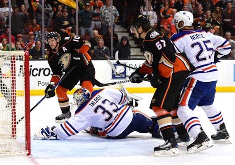 Corey Perry 10 Of The Anaheim Ducks Scores On Cam Talbot 33 Of The