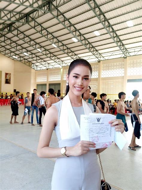 เกณฑ์ทหารเป็นหน้าที่ของชายไทย ตามภาษาราชการเรียกว่า การตรวจเลือกทหาร ซึ่งก่อนคุณจะได้รับจดหมายไปที่บ้าน ควรทราบรายละเอียดเกี่ยวกับ. สวยหวานดูแพง นางงาม 2เวที เข้ารับเกณฑ์ทหาร