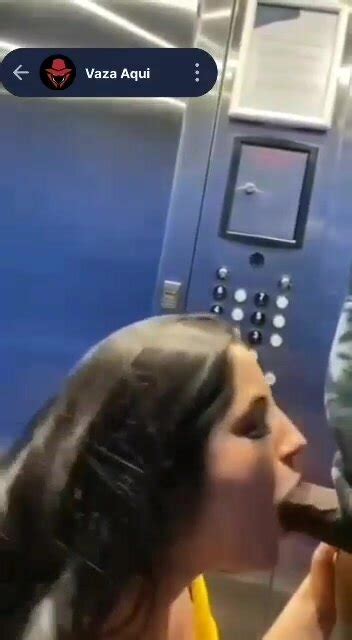 sexo oral em publico no elevador levou uma gozada do negão dentro da boca no elevador cnn amador