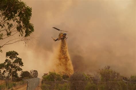 In Pictures ‘out Of Control Bushfire Burns Homes In Australia